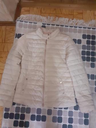продаю куртку женскую