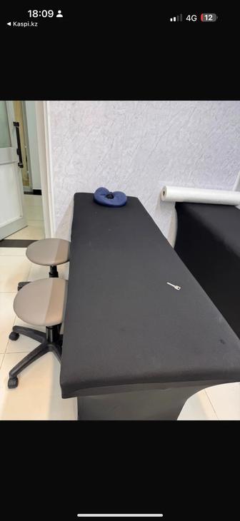 кушетка и стулья