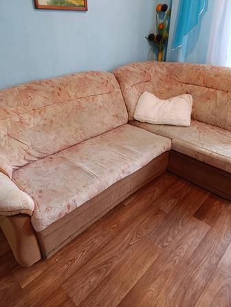 Продам за символическую цену диван кресла и тумбу под телевизор и стулья