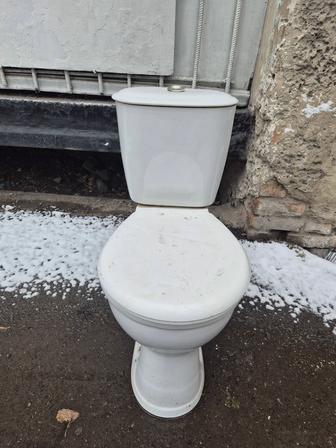 Продаю хороший унитаз
