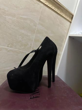 Замшевая туфля на платформе