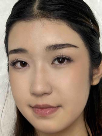 модель на наращивание ресниц