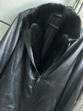 Женская косуха из кожи питона с мехом норки