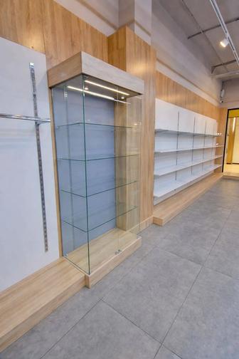 Шкаф стеклянный. Торгово- выставочное оборудование.