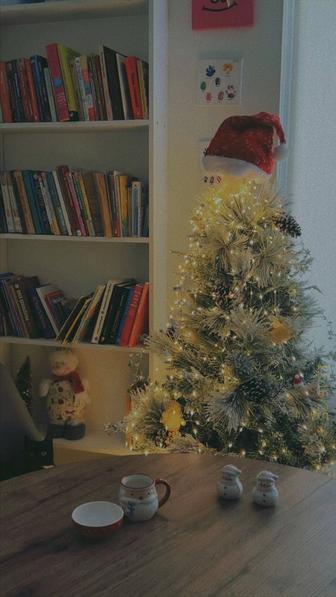 Продам елку пластиковую б/у