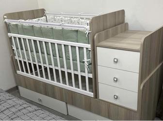 Детская кроватка-трансформер с комодом и пеленальным столиком
