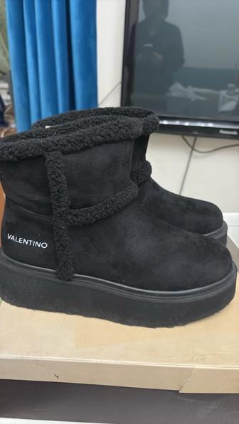 Угги Valentino