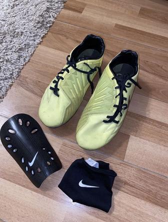 Продаются оригинальные футбольные бутсы Nike T90