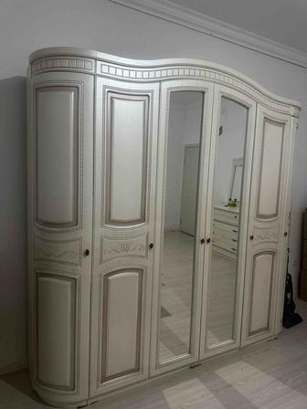 Продается спальный гарнитур