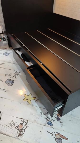 Кровать полуторка б/у, с матрасом