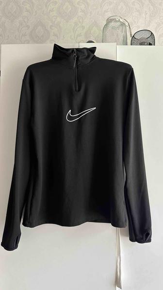 Рашгард Nike черного цвета