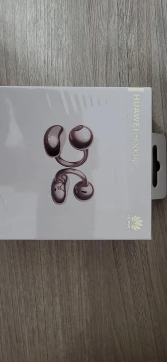 Беспроводные наушники Huawei.