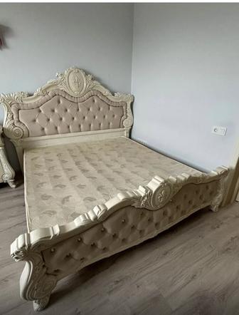 Кровать
