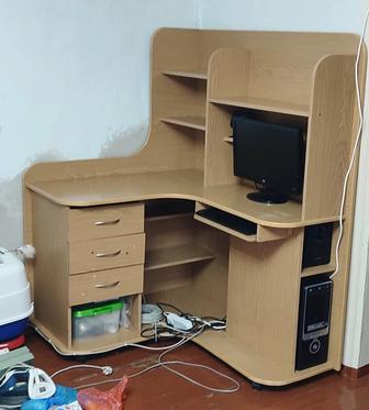 Продам компьютерный стол
