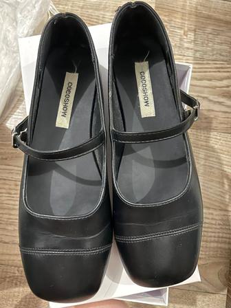 срочно продам балетки черную,
размер 37
цена 7500