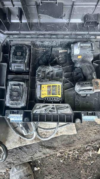 Шуруповерт аккумуляторный DeWALT