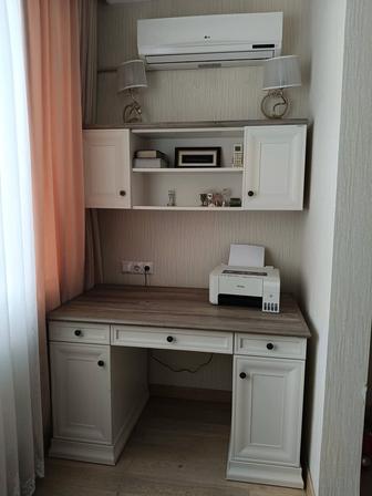 Рабочий стол , компьютерный стол.