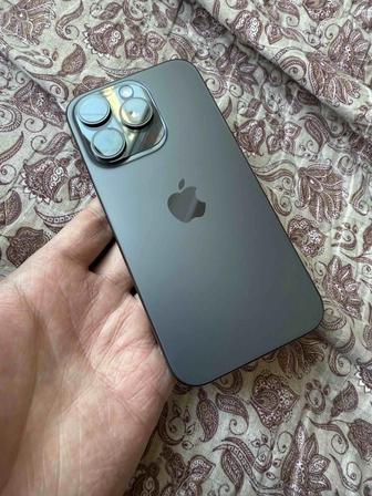 iPhone 15 pro 128 gb в черном цвете.