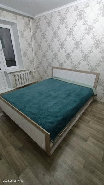 Продам кровать и комод с зеркалом
