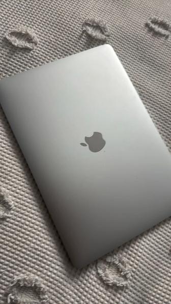 MacBook PRO M1