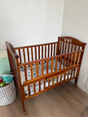 Продам детскую кроватку