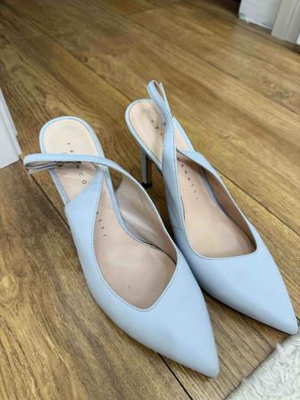 Кожаные туфли каблуки 37 Италия