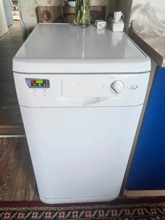 Посудомоичная машина Indesit ширина 450мм сушка есть!