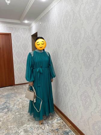 Платья