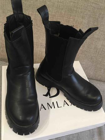 Продам женские ботинки