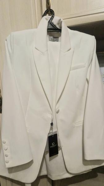 Шикарный белый брючный костюм.(новый)Kadelli.Турция.Торг.
