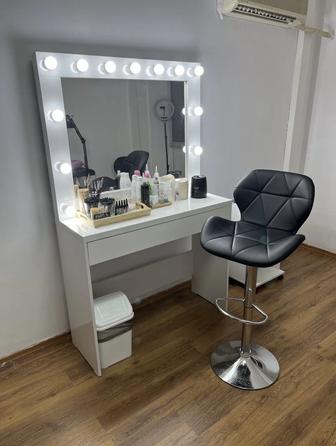 Стол с зеркалом и подсветкой