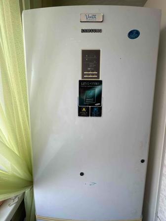 Холодильник Samsung