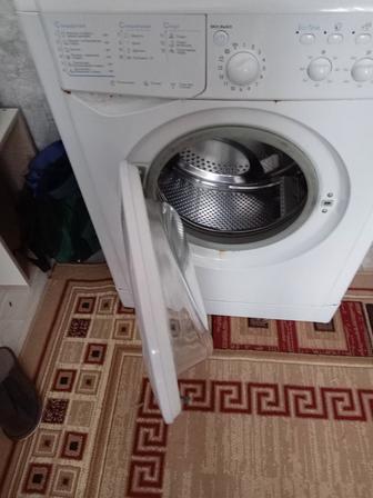 Машинка стиральная Indesit
