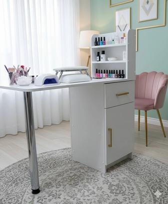 Маникюрный стол