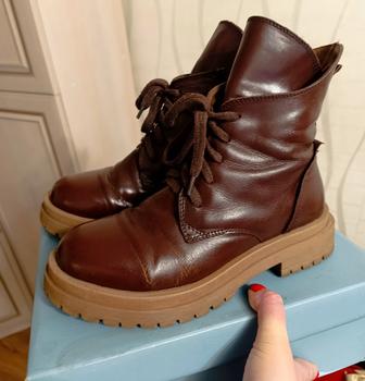 Продам женские ботинки