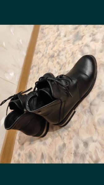 Продам осенние ботинки 41 р