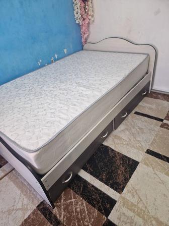 Продам кровать с ортопедическим матрасом avero