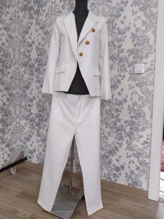 Продам деловой костюм (двойка) на пуговицах