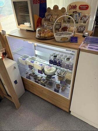 Продаётся торговая витрина, полностью готовая к использованию