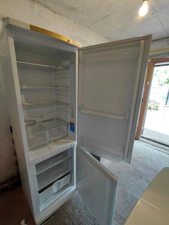 Продам 2 х камерный холодильник