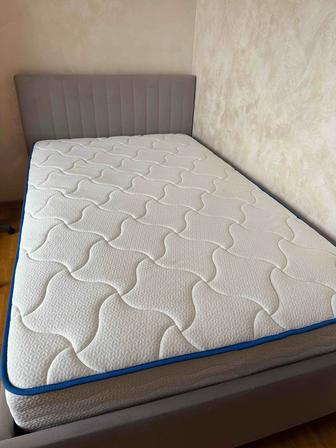 Продам кровать 1.5 с матрасом