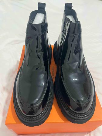 Сапоги лакированные