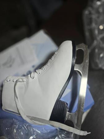 Продам коньки женские 38р