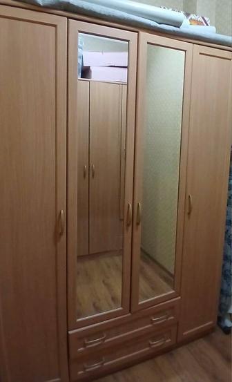 Шкаф платяной