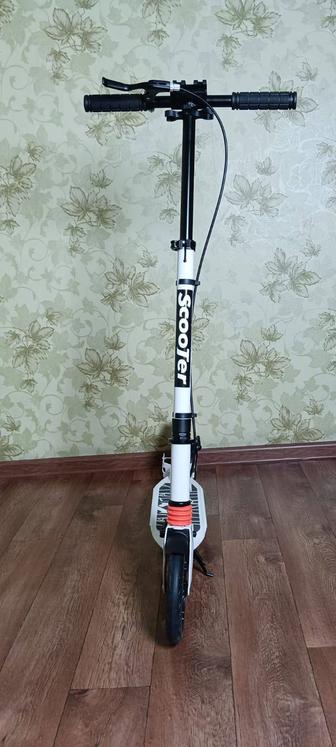 Самокаты взрослые новые черный и белый