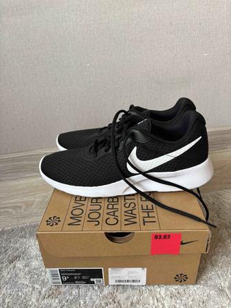 Новые кроссовки Nike Move to Zero, размер 43
Оригинал, абсолютно новые,