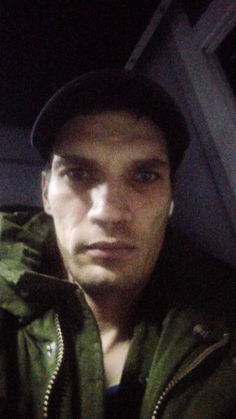 Монтажник дверей