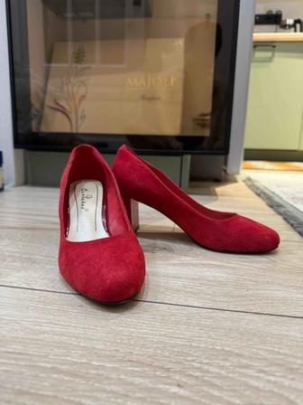 Красные туфли Carlabei