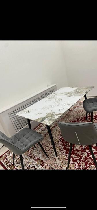 Продается стол со стульями