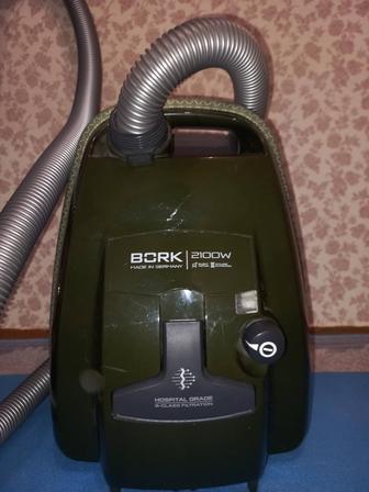 Пылесос BORK V702 в хорошем состоянии